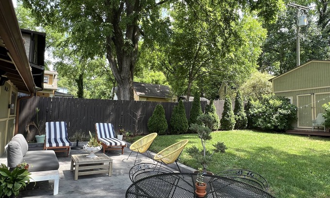 Eastwood House | 1900 East Nashville craftsmen Stay where the Rock Stars Party.
