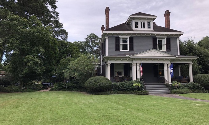 Lafayette Cottage | 1901 Historic Home's Guest Cottage with pool