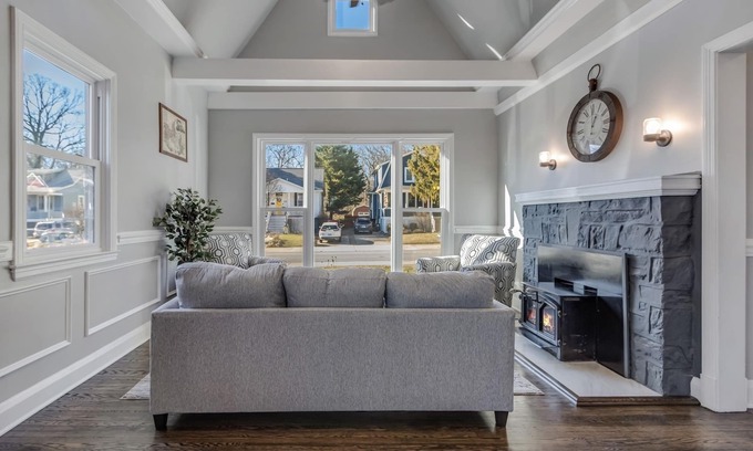Catonsville House | 1942 Tudor Home (Catonsville/Baltimore/Ellicott City)