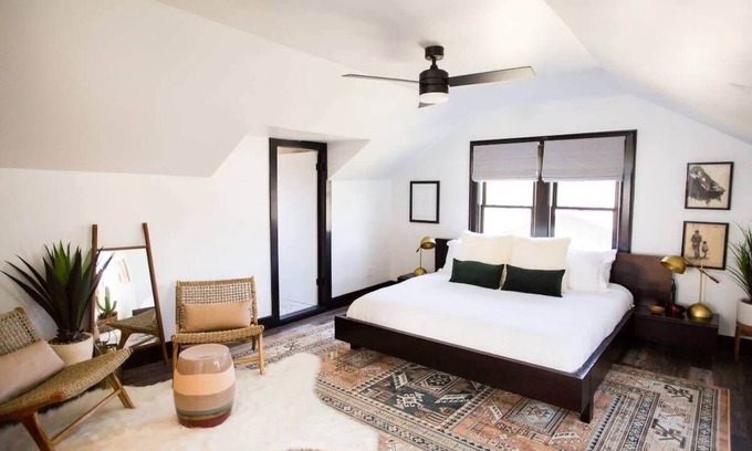 Eastwood House | 2.5 Miles From DT, 2 Spaces