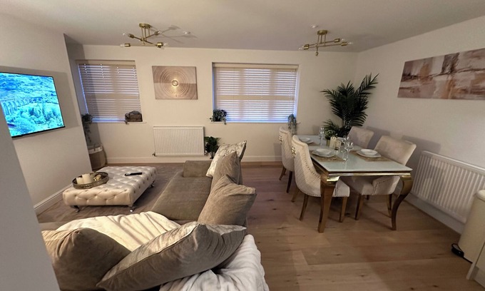 Abingdon Apartment | 2 bed modern town house