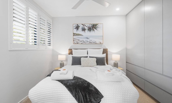 Dicky Beach Apartment | 2 Bed Studio 200m to beach - Dicky Beach Original