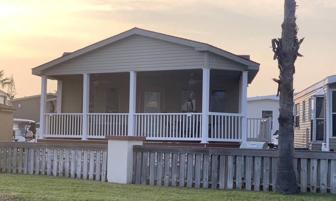 Port Isabel Cottage | 2 Bedroom 2 Bath Long Island Village Family Cottage