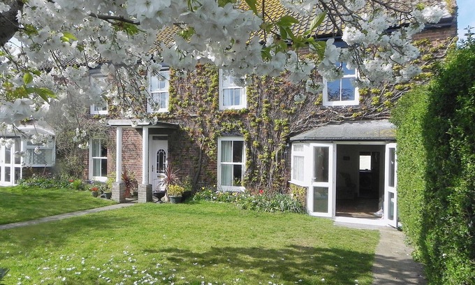 Winterton-on-Sea Cottage | 2 bedroom accommodation in Winterton-on-Sea