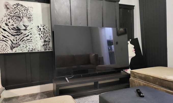 Burslem Apartment | 2-bedroom apartmentnnFamily and budget-friendly, equipped with modern amenities