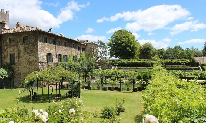Badia Coltibuono Apartment | 2 bedroom Apartment, sleeps 3 in Badia Coltibuono with Pool and WiFi
