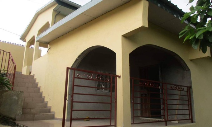 Libreville House | 2 bedroom house with garden - vacation rentals Libreville - Akanda - Gabon