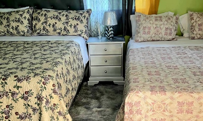 Spanish Town Zone House | 2 bedrooms, 1 bathroom, kitchen, WiFi, and AC in Greendale, Spanish Town.