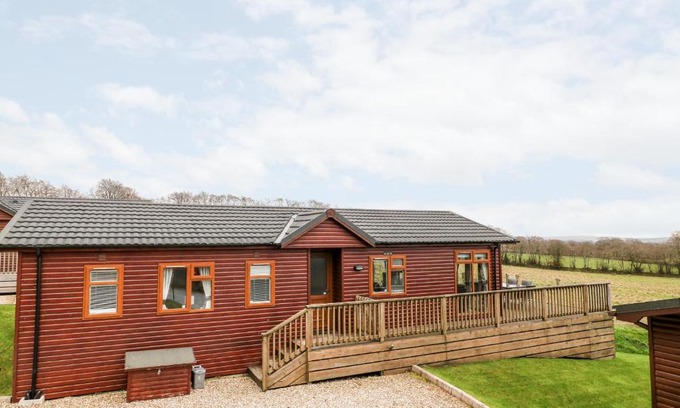 Tavistock House | 2 Cedar Lodge Park