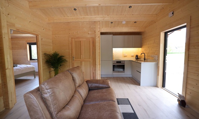 Killarney Cabin | #2 Killarney Cabins, Stunning Lodge & Parking