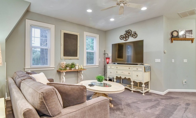 Oak Grove House | 2 Mi to Bay Park: Charming Milwaukie Getaway