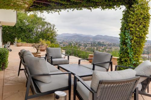 Westlake Village House | 2 Mi to Promenade at Westlake Mtn-View Haven!