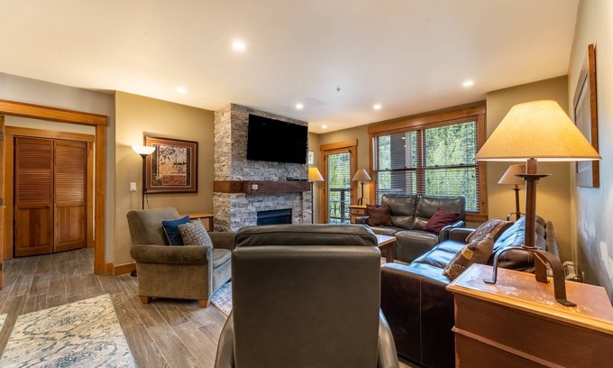 River Run Condo | 2 Private Balconies w/Mountain Views, 2 Mins Walk to Gondola, Shops & Dining