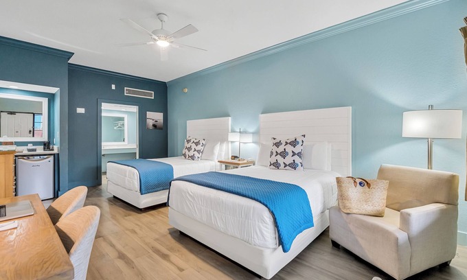 Crystal Beach Hotel | 2 Queen Beds. Don`t Leave Your Dog at Home!