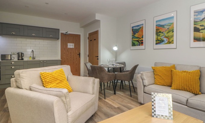 Stoney Middleton Cottage | 2 ROCK MILL HOLIDAY APARTMENTS, pet friendly, with a garden in Calver