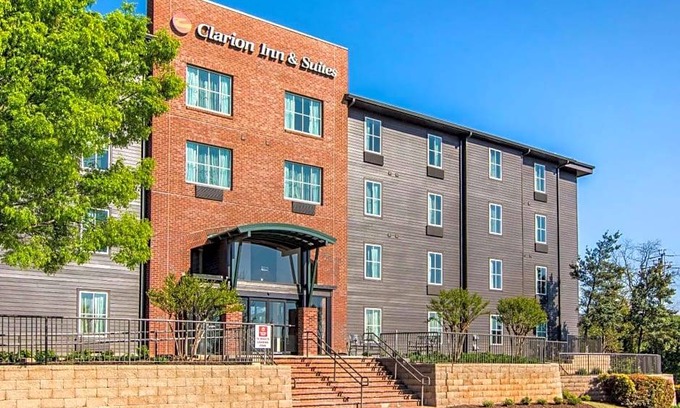 Castleberry Hill Hotel | 2-Star Hotel ∙ Clarion Inn & Suites Atlanta Downtown