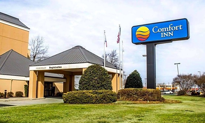 Westover Hotel | 2-Star Hotel ∙ Comfort Inn Near Fort Bragg