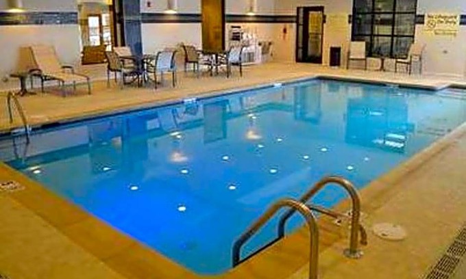 Edgewood Hotel | 2-Star Hotel ∙ Hampton Inn & Suites Aberdeen/APG South