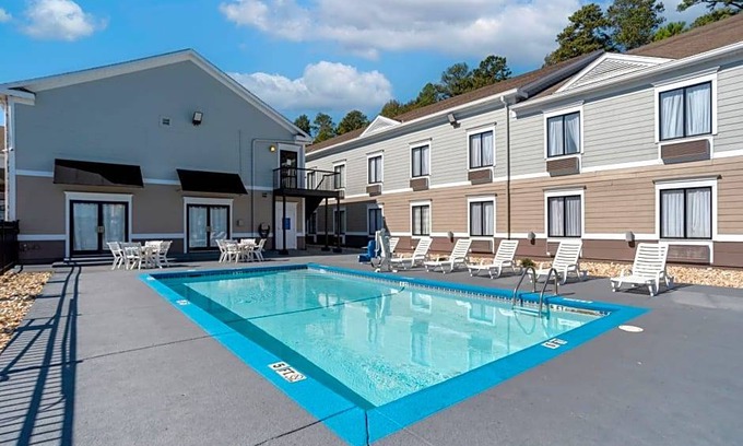 Phenix City Hotel | 2-Star Hotel ∙ Quality Inn Phenix City Columbus