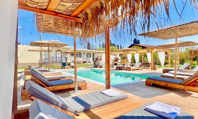 Sidari Villa | 200 m² Villa ∙ 8 bedrooms ∙ 16 guests