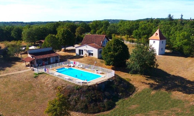 Senaillac-Lauzes House | 205 m² Gîte ∙ 8 bedrooms ∙ 17 guests