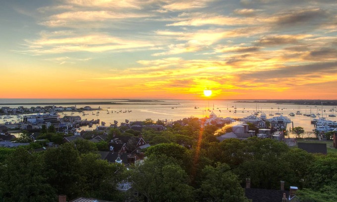 Nantucket Town Hotel | 21 Broad Hotel