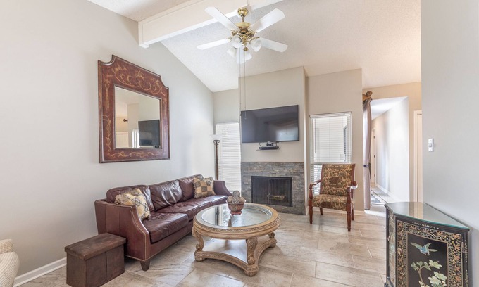 Lafayette House | 210-H Long Plantation Suites 1 or 2 Bedrooms - Monthly, Short Term, Long Term