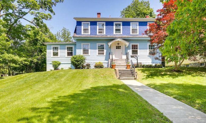 Poughkeepsie House | 237 m² House ∙ 4 bedrooms ∙ 10 guests