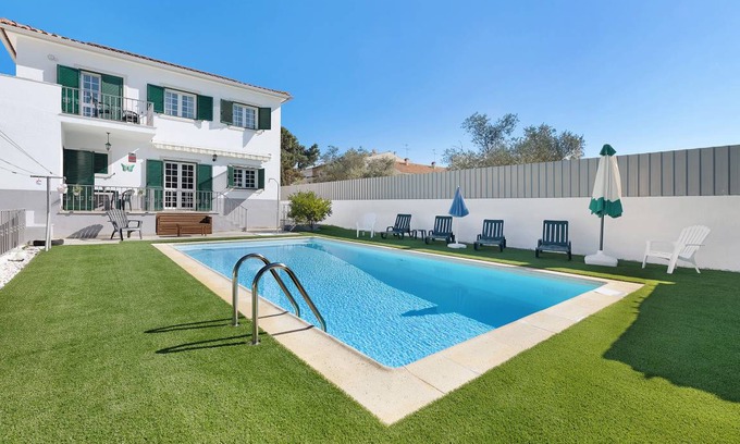 Vila Nogueira de Azeitao Villa | 250 m² Villa ∙ 6 bedrooms ∙ 14 guests