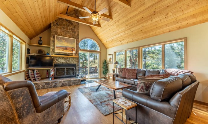Keystone House | 260 m² House ∙ 4 bedrooms ∙ 8 guests