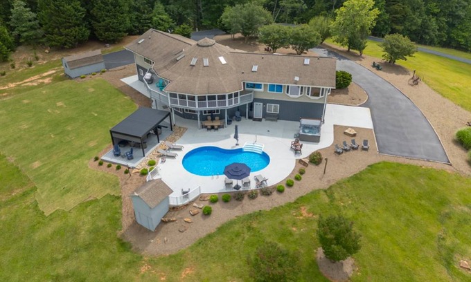 Lynn House | 265 m² House ∙ 5 bedrooms ∙ 12 guests