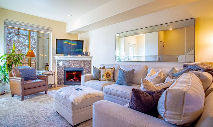 Hailey Condo | 2BD Sweetwater Condo - Community Park, Pool + Hot Tub