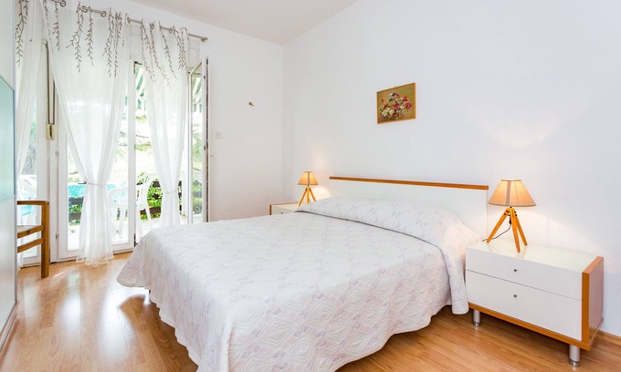 Zadar Apartment | 2br app with a living room in Zadar near beach