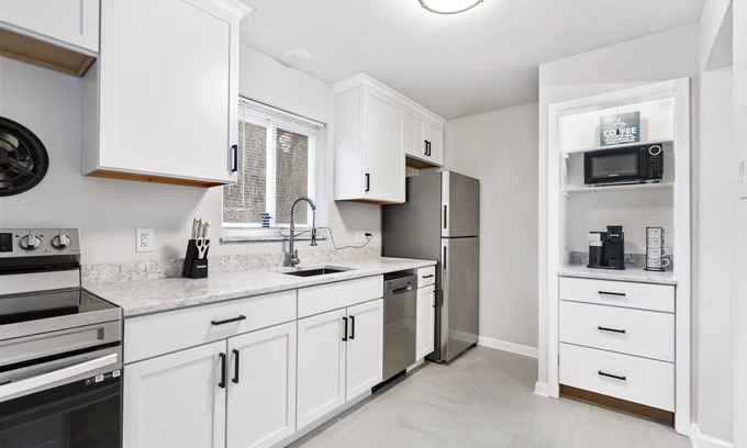 Ross Township House | 2BR, Ranch Home, near Ross Park Mall, Downtown, North Shore, and Strip District!