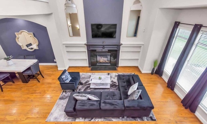 Woodlake - Briar Meadow House | 2UNITS|24Guests|KingBed|FREEParking|UptownHOU