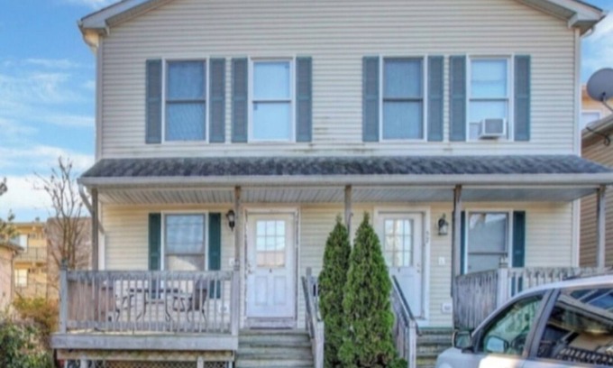 Seaside Heights House | 3 Bdr 2Bath 2 minutes walk to the boardwalk and beach NO PROMS or GRAD PARTIES