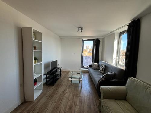 Evelyn Apartment | 3 Bed Balcony Greenwich Retreat