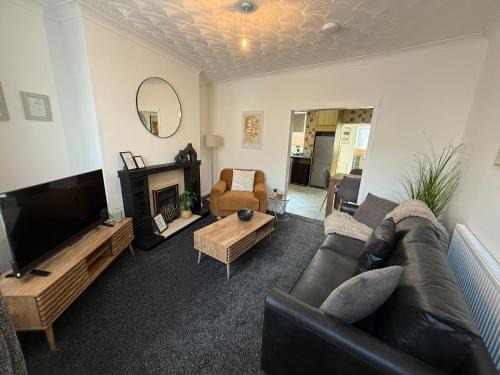 Barnsley House | 3 bed Jct 37 M1 luxury stay!