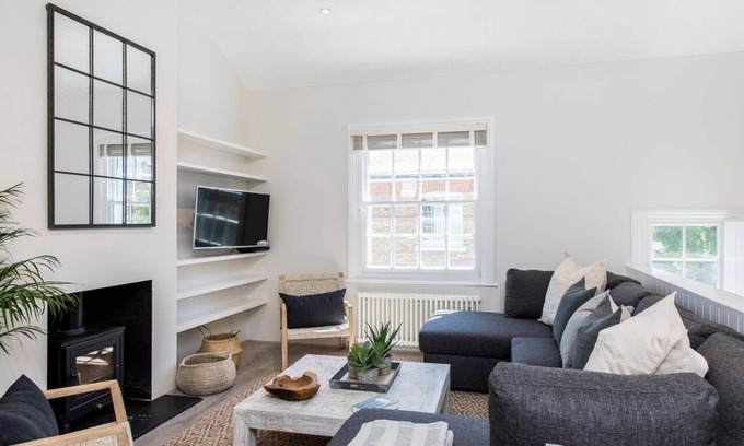 Battersea House | 3-Bed Mews House, Battersea