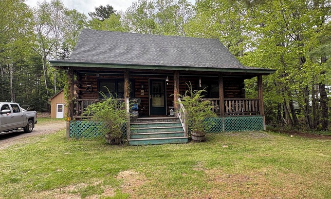 Greenville Junction Cabin | 3-bedroom cabin in heart of Greenville, with WiFi, just 3 minute walk to Lake!
