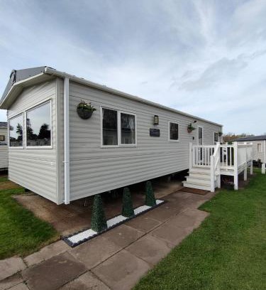 Prestonpans Resort | 3 Bedroom Stylish Caravan - Vans With Business Sign Not Allowed