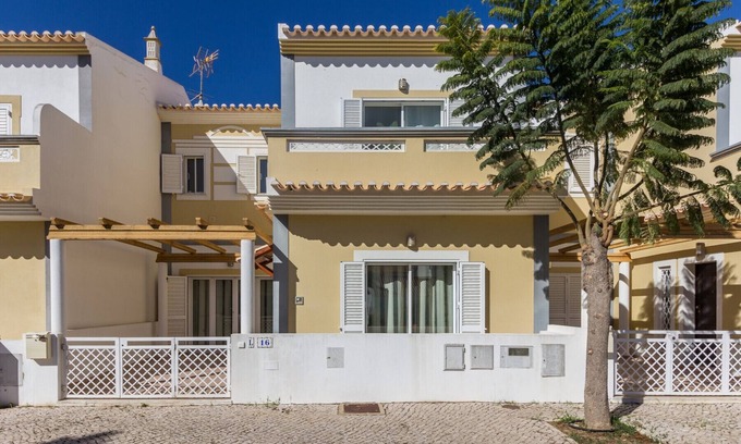 Manta Rota Ski Chalet | 3 bedroom villa with private pool and Wi-Fi by AlgarveManta (25V3)