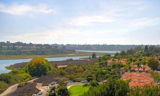 Santa Ana Heights Hotel | 3-Star Hotel ∙ Newport Beach Marriott Bayview