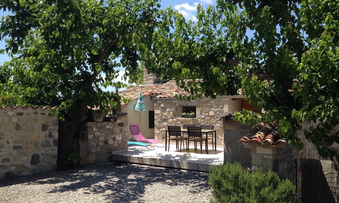 Lagorce Cottage | 3 stars COTTAGE HOUSE IN STONE VALLEY MIDDLE PT ARC in Lagorce