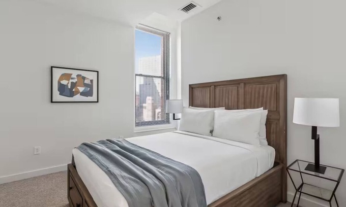 Downtown Pittsburgh Hotel | 3 Units | Union Station Grandeur | Fitness Access | Near Carnegie Science Cent