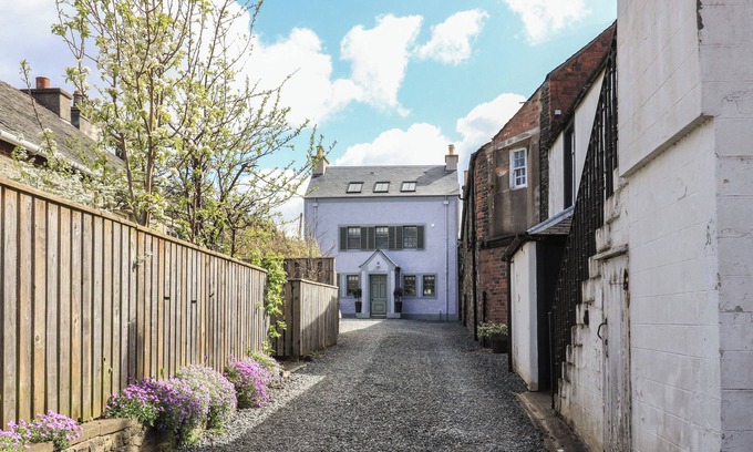 Peebles Cottage | 30 NORTHGATE, pet friendly, luxury holiday cottage in Peebles
