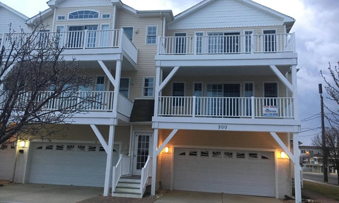 North Wildwood Condo | 300 E 17th Ave, Unit F, North Wildwood, NJ