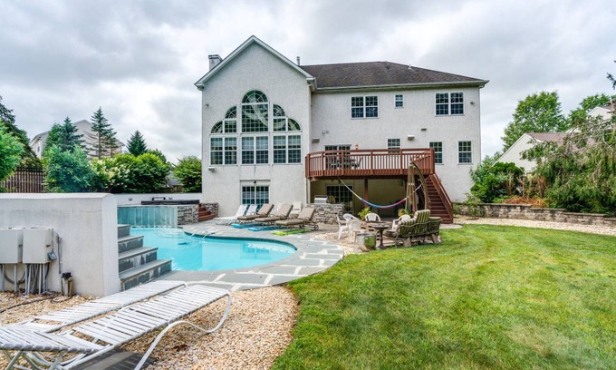 Mainland House | 306 m² House ∙ 4 bedrooms ∙ 8 guests