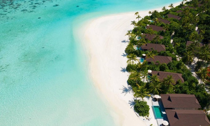 Huruvalhi Resort | 306 m² Resort ∙ 2 bedrooms ∙ 127 guests