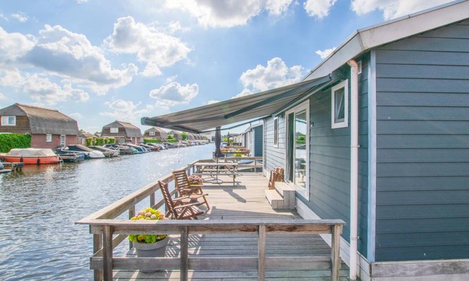 Municipality of Stichtse Vecht Ski Chalet | 33 m² Chalet ∙ 2 bedrooms ∙ 4 guests